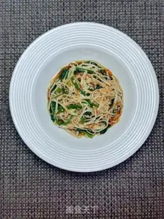 Make Spinach with golden needle mushrooms step 13