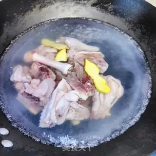 Make Ishi Zeng root chicken soup step 2