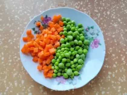 Make Carrot pea fried eggs step 0