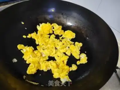 Make Carrot pea fried eggs step 3