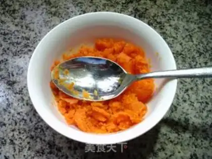 Make Salted eggs and soybeans step 1