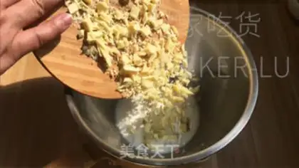 Make A cup of tea and cream step 1