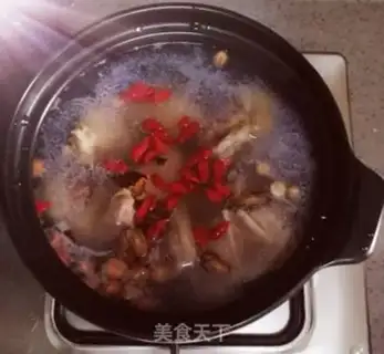 Make Peanut mahjong hoof soup step 1