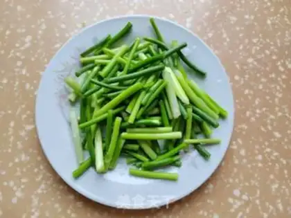 Make Garlic fried eggs step 0