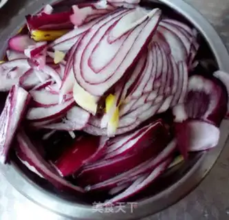 Make Onion fried chicken step 1