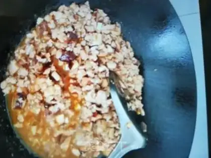 Make Homemade meat sauce step 4