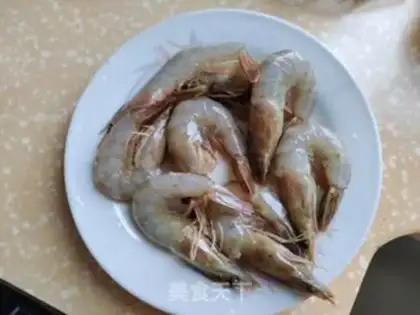 Make Shrimp radish soup step 1