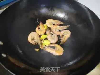 Make Shrimp radish soup step 2