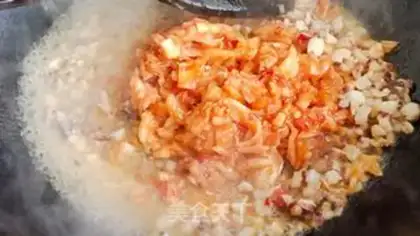 Make Hot cabbage squid fried rice step 3