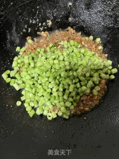 Make Puffy bean horns step 8