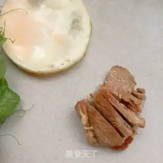Make Fried omelet plum noodles step 2