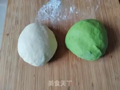 Make Little daisies, double-coloured buns step 5