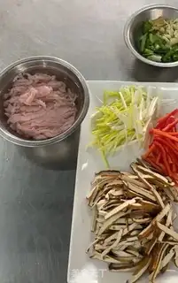 Make Garlic and yellow meat step 0