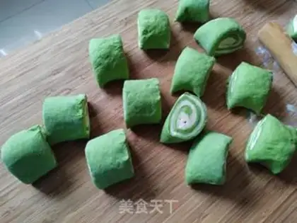 Make Little daisies, double-coloured buns step 10
