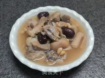 Make Lotus peanut pig hoof soup step 8