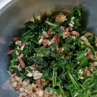 Make The peanuts and the maran heads step 8