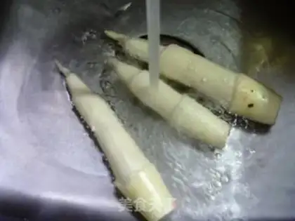 Make Burning chicken wings white step 1