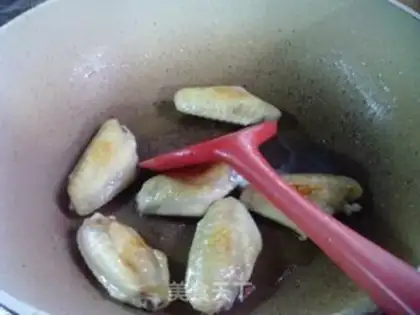 Make Burning chicken wings white step 3