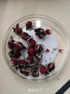 Make The roses are distracted by red tea step 0