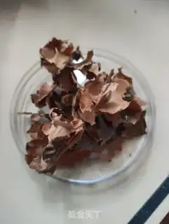 Make The roses are distracted by red tea step 1