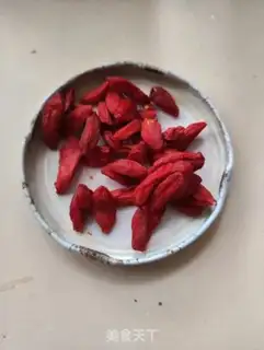 Make The roses are distracted by red tea step 2