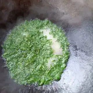 Make Maran head egg soup step 3
