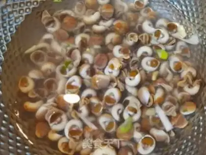 Make Boiled conch step 1