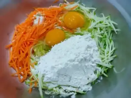 Make Vegetable eggcake step 3