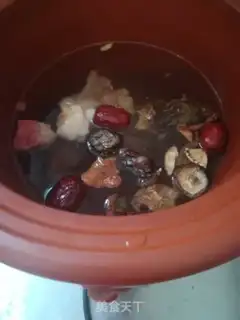 Make Wild mushroom chicken vegetable soup step 0