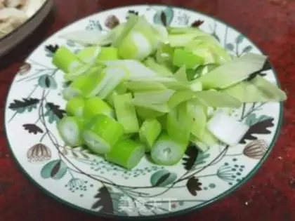 Make The sauce comes back to the pot step 1