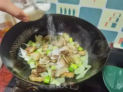 Make The sauce comes back to the pot step 5