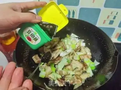 Make The sauce comes back to the pot step 6