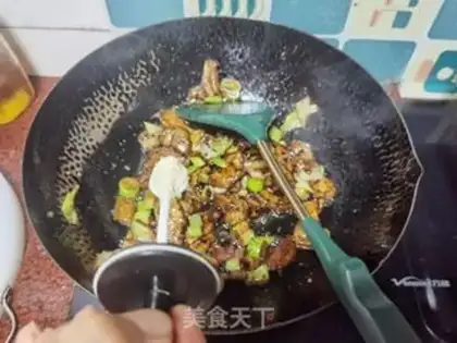 Make The sauce comes back to the pot step 7