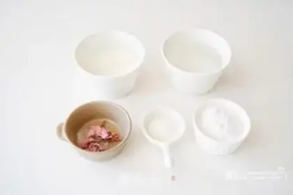 Make Cherry coconuts are freezing step 0