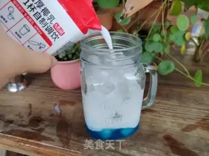 Make Blue coconut latte step 2