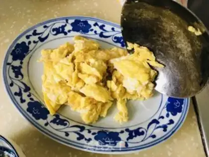 Make Scrambled eggs step 4