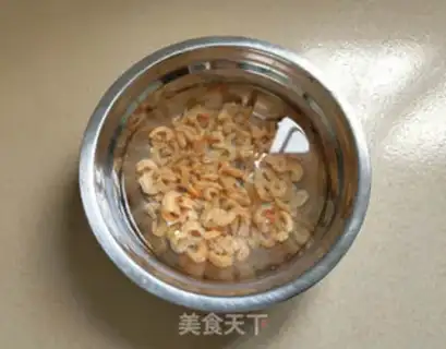Make Shrimp melon soup step 0