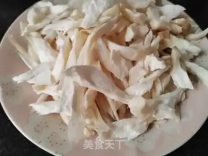 Make The almond mushrooms step 0