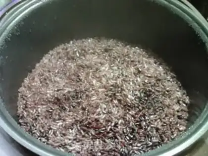 Make walnuts, black rice cake step 7