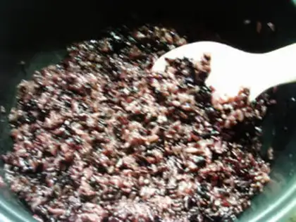 Make walnuts, black rice cake step 9
