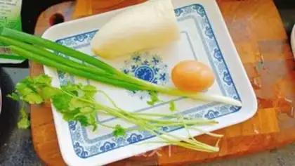 Make Fried egg radish soup step 0