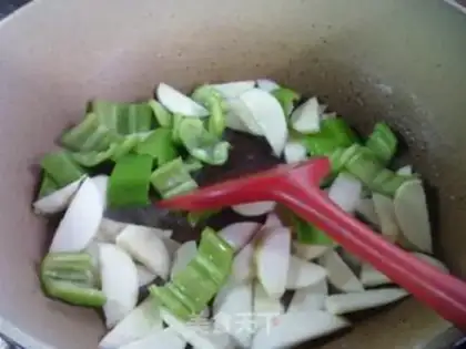 Make The green pepper is white and fried squid step 8