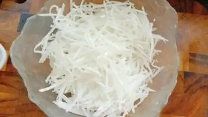 Make Fried egg radish soup step 1