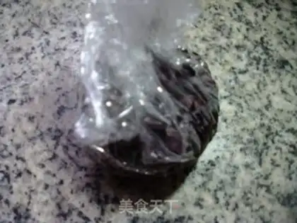 Make walnuts, black rice cake step 11