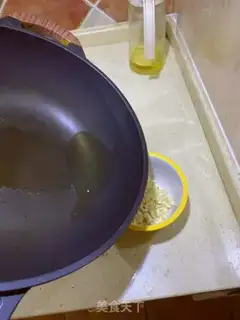 Make Garlic varnish step 1