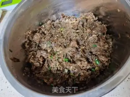 Make Plum pork pan helmet step 1