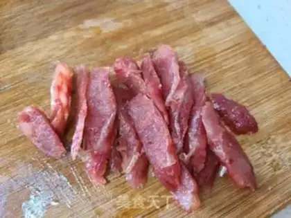 Make Lettuce and wide sausage step 2