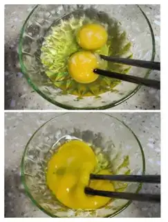 Make Spinach mushroom fried eggs step 2