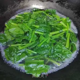 Make Spinach mushroom fried eggs step 4