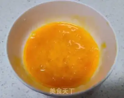 Make Scrambled eggs step 1